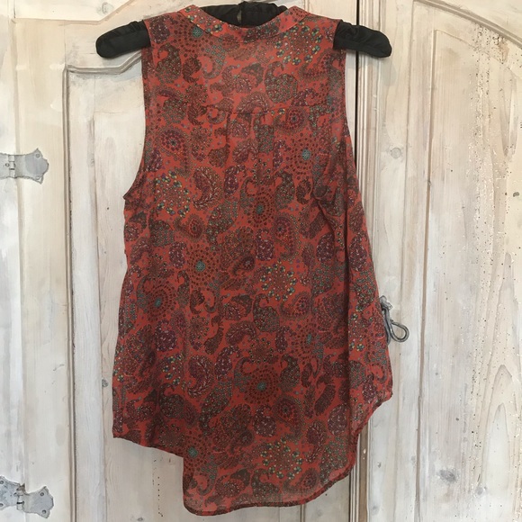 LUSH FASHION TOP ⛄️ - Picture 3 of 4